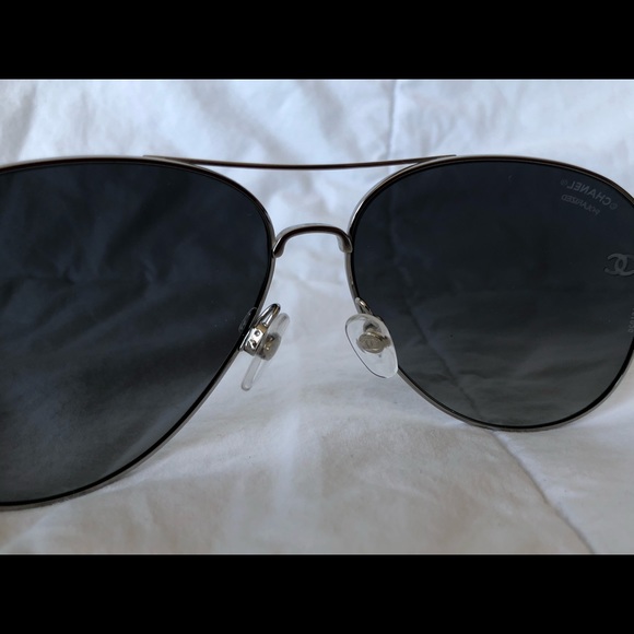 Brand new Chanel pilot polarized sunglasses - Picture 5 of 10